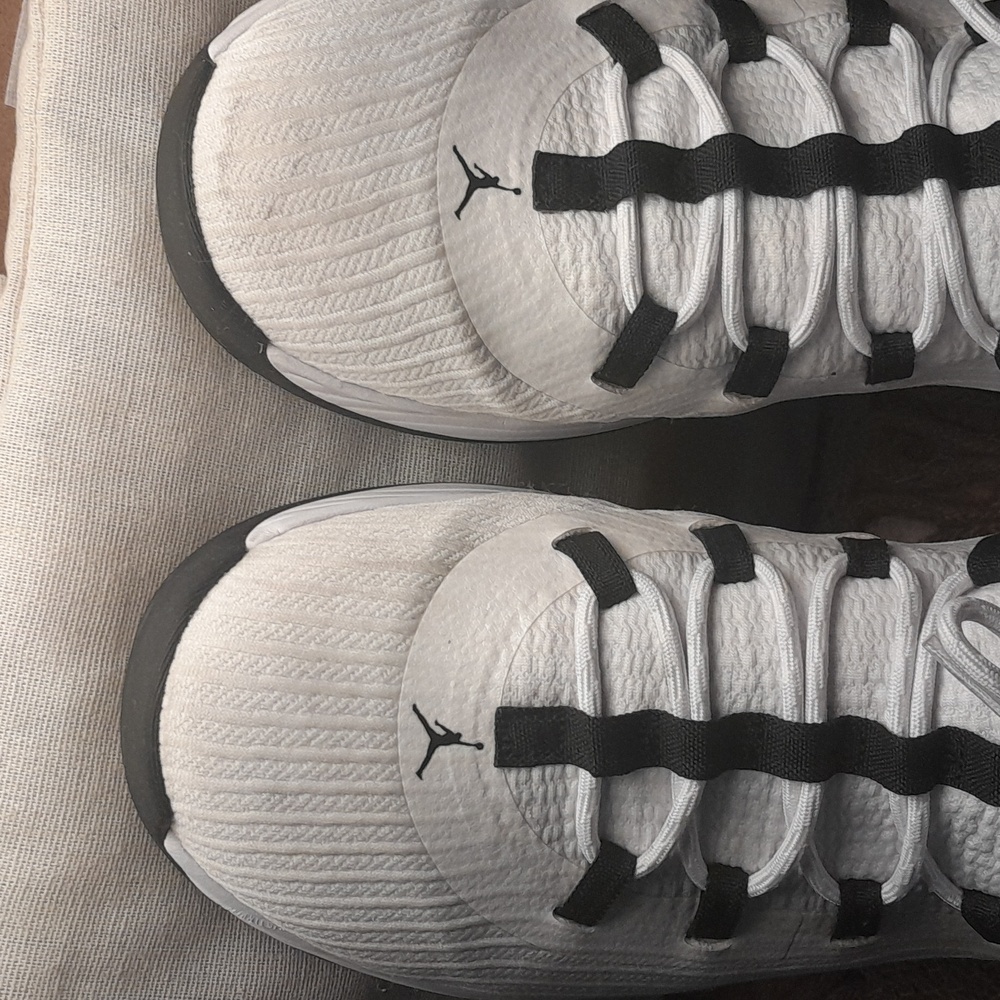 Men's Jordan White and Black Low-Top Athletic Sneakers - Picture 6 of 12